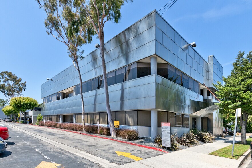 2036-2048 Armacost Ave, Los Angeles, CA à louer - Photo de l’immeuble – Image 2 sur 12