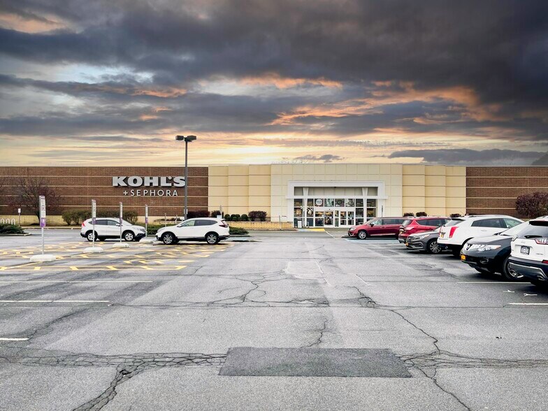 1814 Central Ave, Colonie, NY à louer - Photo de l’immeuble – Image 2 sur 11