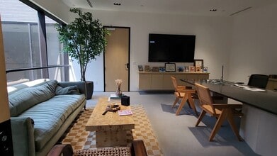 5121 Van Nuys Blvd, Sherman Oaks, CA à louer - Vidéo sur l’annonce professionnelle 