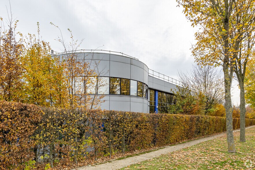 270 Avenue Du Bois De La Pie, Tremblay-en-France à louer - Photo principale – Image 1 sur 2