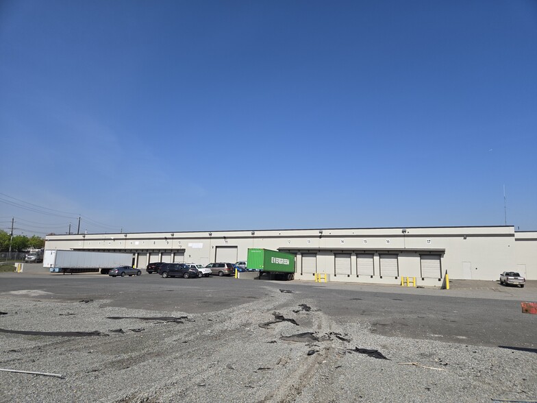 45 Linden Ave E, Jersey City, NJ à louer - Photo de l’immeuble – Image 3 sur 3