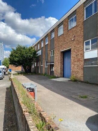 Plus de détails pour Tamian Way, Hounslow - Industriel/Logistique à vendre