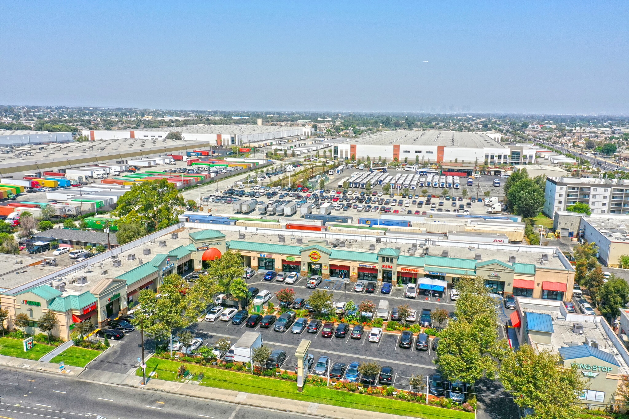 2215 W Rosecrans Ave, Compton, CA à louer Photo de l’immeuble– Image 1 sur 18