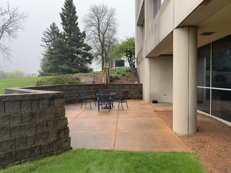 N28W23000 Roundy Dr, Pewaukee, WI à vendre - Photo de l’immeuble – Image 3 sur 18