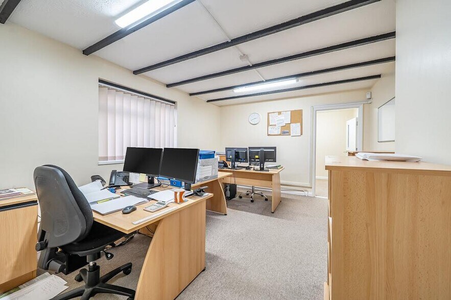 90 High St, Sandhurst à vendre - Photo de l’immeuble – Image 3 sur 18