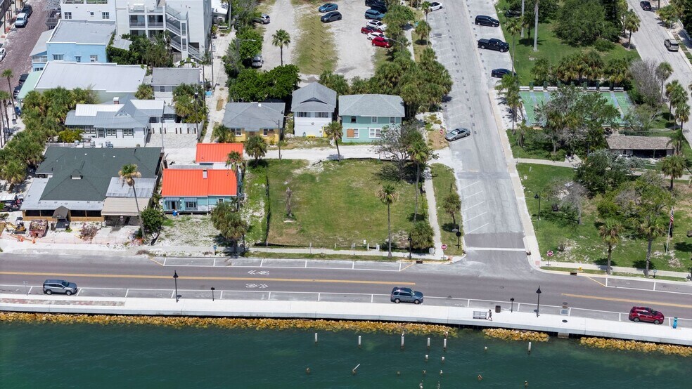 808 Pass a Grille Way, St Pete Beach, FL à vendre - Aérien – Image 3 sur 5