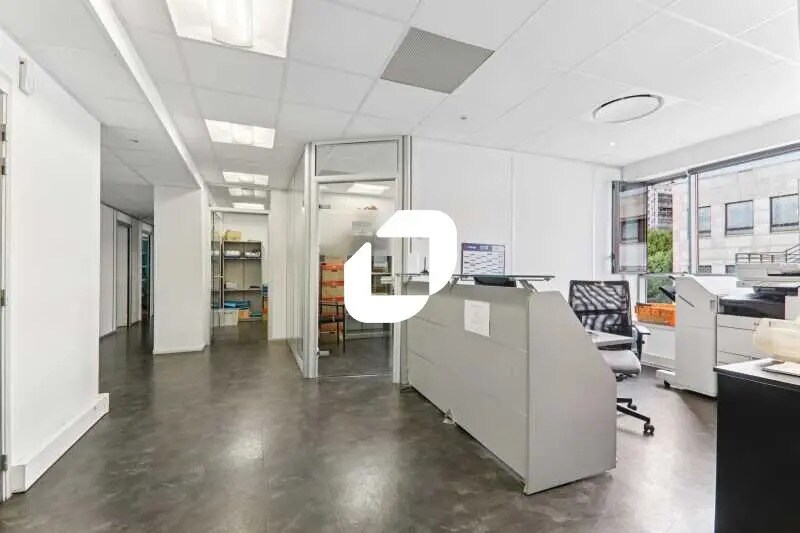 Bureau dans Clichy à vendre - Photo de l’immeuble – Image 3 sur 9