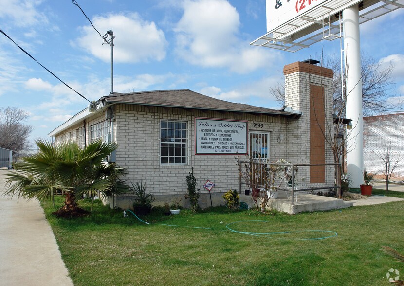 9743 Harry Hines Blvd, Dallas, TX à vendre - Photo de l’immeuble – Image 2 sur 4