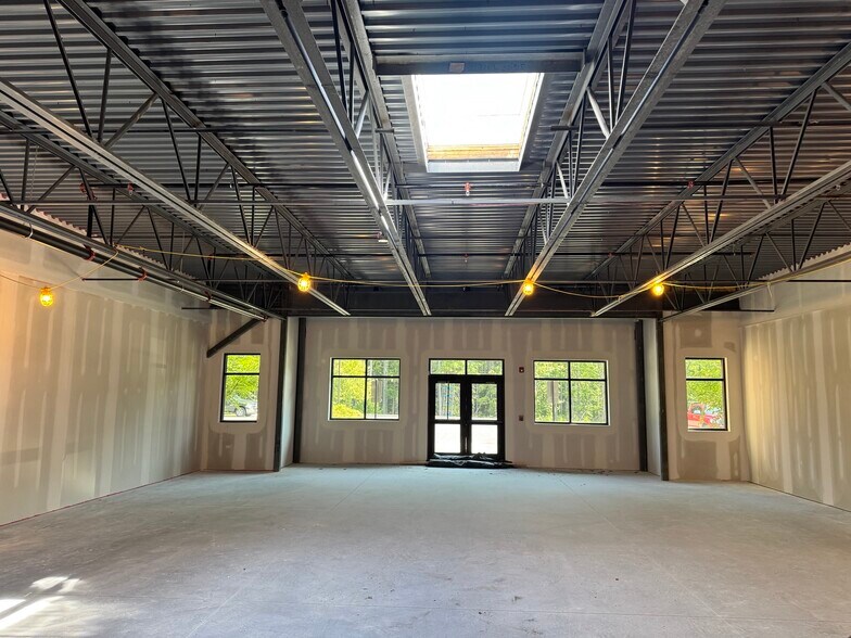 42 Industrial Park Rd, Saco, ME à louer - Photo de l’immeuble – Image 2 sur 11