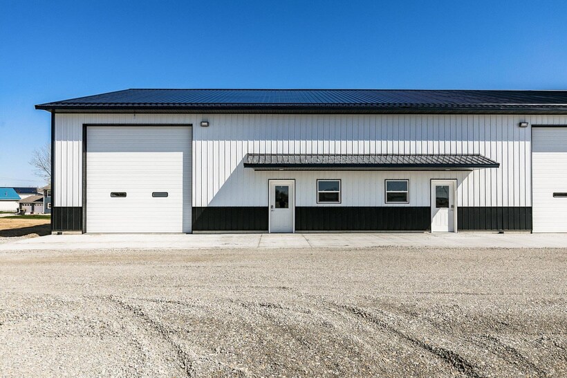 31 Dale Lee Dr, Palo, IA à louer - Photo de l’immeuble – Image 3 sur 6