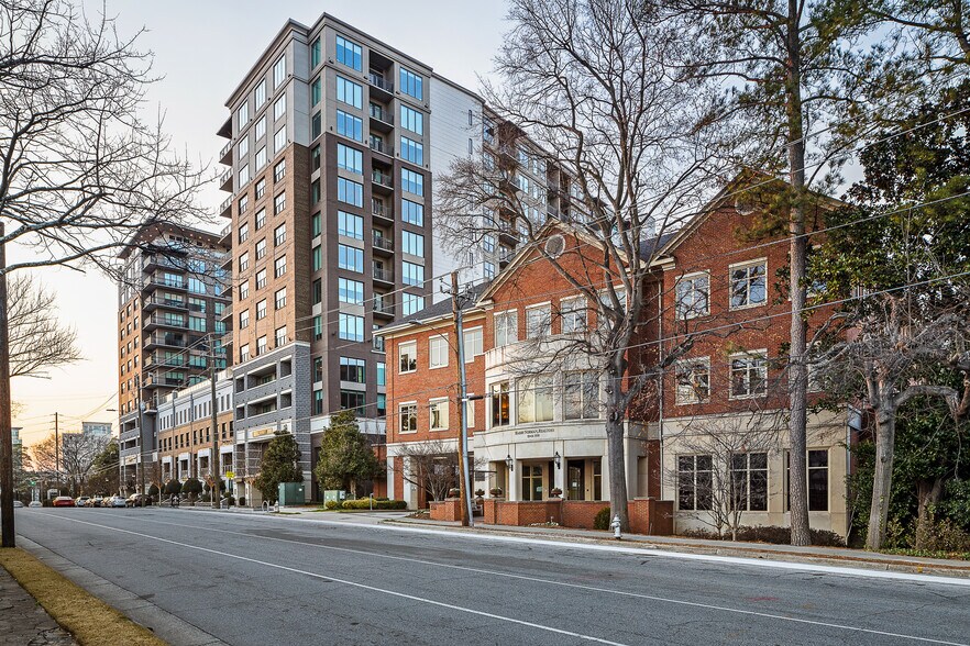 532 E Paces Ferry Rd NE, Atlanta, GA à louer - Photo de l’immeuble – Image 2 sur 14