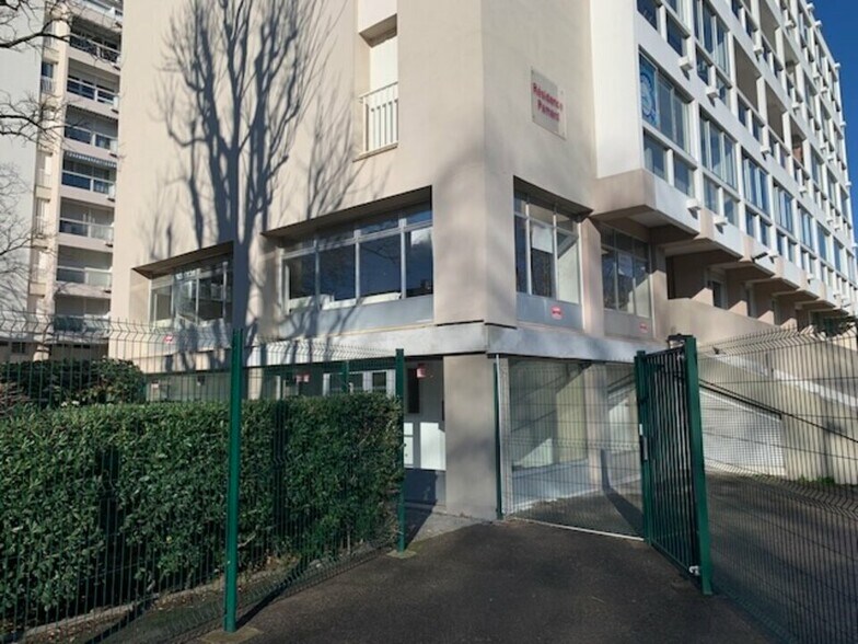 Bureau dans Avignon à vendre - Photo de l’immeuble – Image 2 sur 7