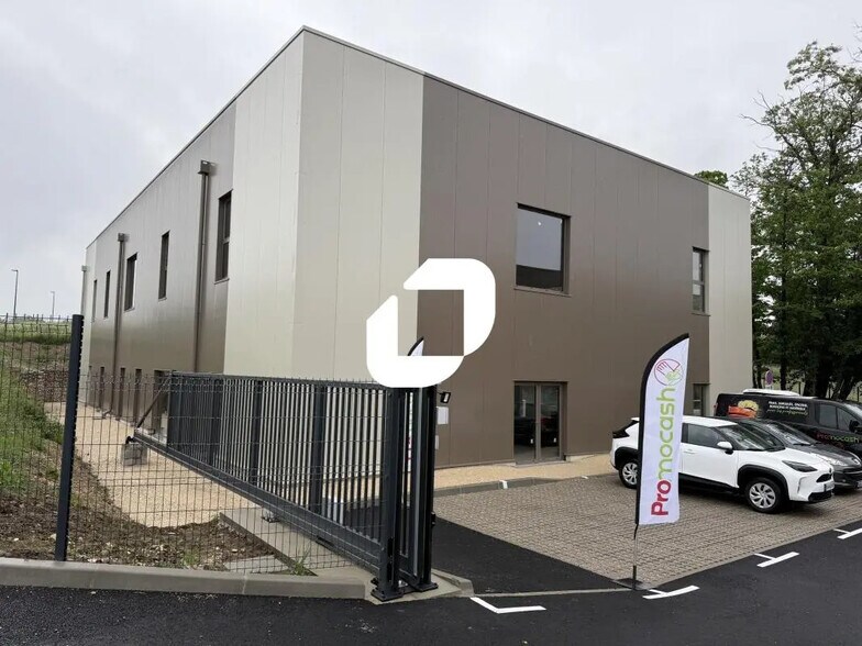 Bureau dans Voiron à louer - Photo de l’immeuble – Image 3 sur 14