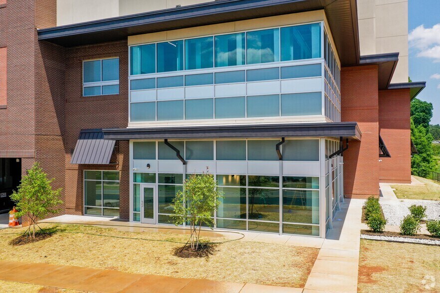 11116 Providence Rd, Charlotte, NC à louer - Photo de l’immeuble – Image 3 sur 4
