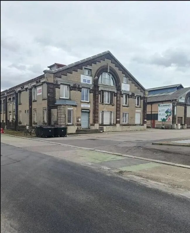 Plus de détails pour Local d’activités à vendre