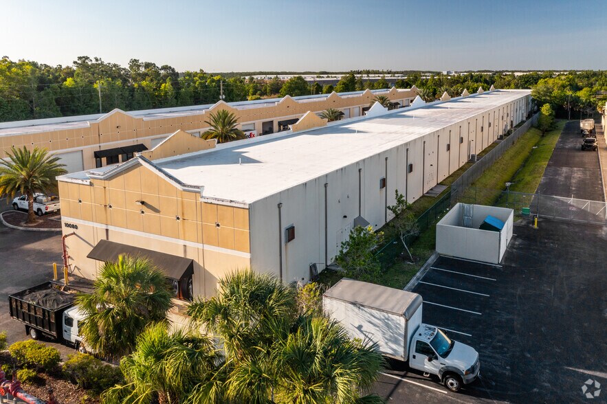 10080 Intercom Dr, Fort Myers, FL à louer - Photo de l’immeuble – Image 3 sur 4