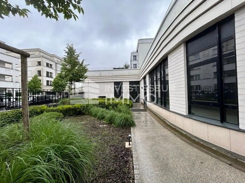 Bureau dans Chessy à vendre - Photo de l’immeuble – Image 1 sur 7