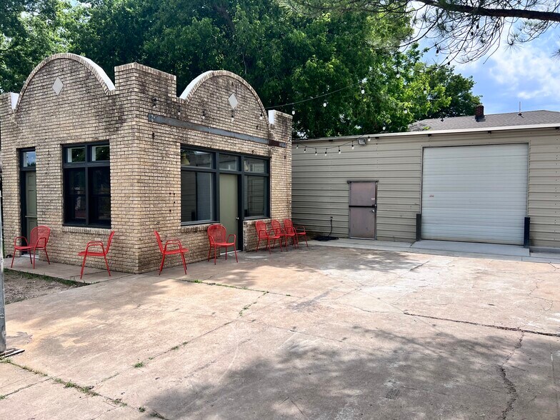 2032 Admiral blvd, Tulsa, OK à louer - Photo de l’immeuble – Image 1 sur 1