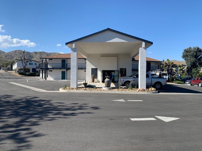 54850 29 Palms Hwy, Yucca Valley, CA à louer - Photo de l’immeuble – Image 1 sur 8