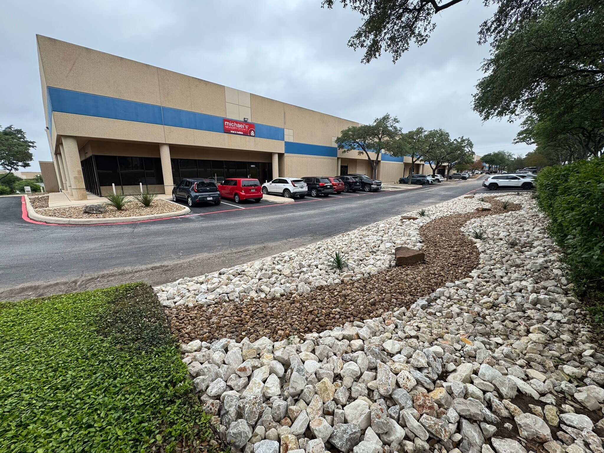 6001-6035 Randolph Blvd, San Antonio, TX à louer Photo principale– Image 1 sur 9