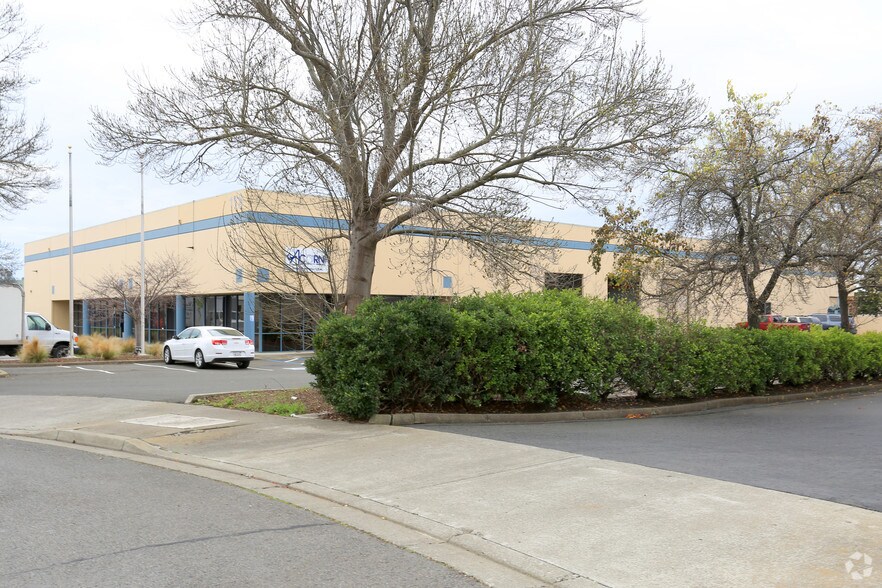 118-122 Dodd Ct, American Canyon, CA à louer - Photo de l’immeuble – Image 3 sur 5