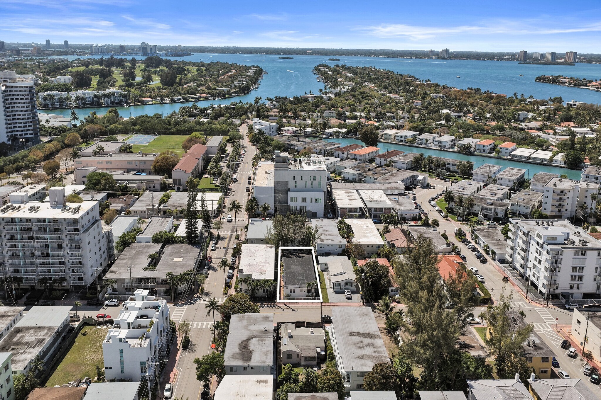 7710 Carlyle Ave, Miami Beach, FL à vendre Photo principale– Image 1 sur 14