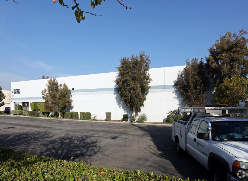 535 W Walnut Ave, Orange, CA à vendre - Photo de l’immeuble – Image 2 sur 3
