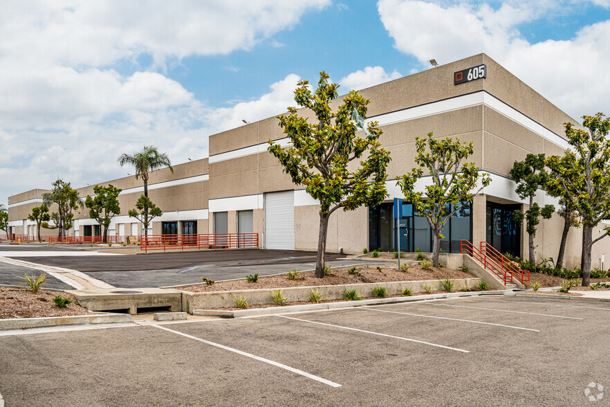 601 S Milliken Ave, Ontario, CA à louer - Photo de l’immeuble – Image 1 sur 7