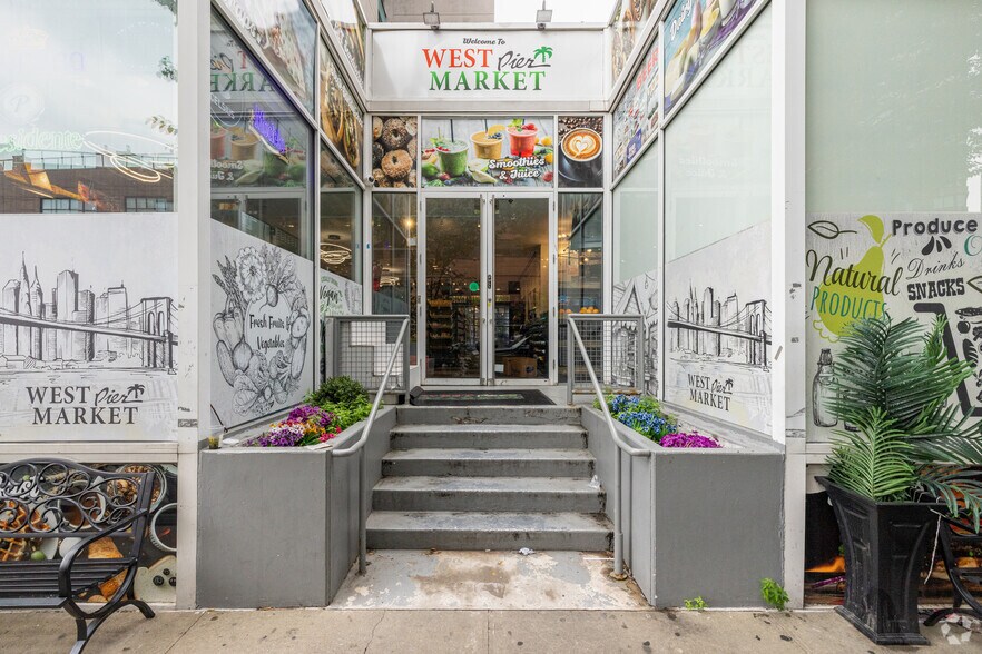 649 W 42nd St, New York, NY à louer - Photo de l’immeuble – Image 2 sur 4