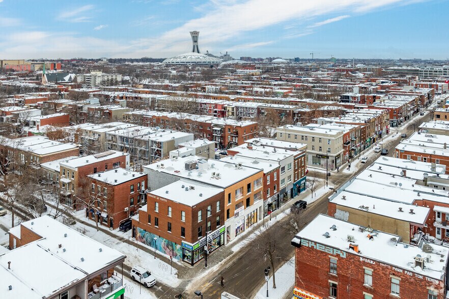 3527 Rue Ontario E E, Montréal, QC à louer - Aérien – Image 2 sur 4