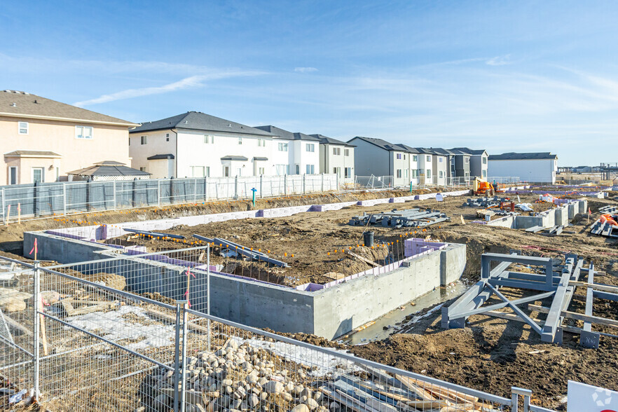 16703 71 St NW, Edmonton, AB à louer - Photo de l’immeuble – Image 1 sur 2