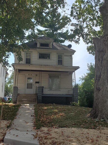 914 S Adams Ave, Freeport, IL à vendre - Photo principale – Image 1 sur 1