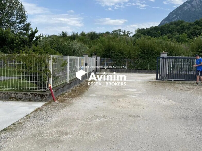 Local d'activités dans Noyarey à vendre - Photo de l’immeuble – Image 3 sur 15