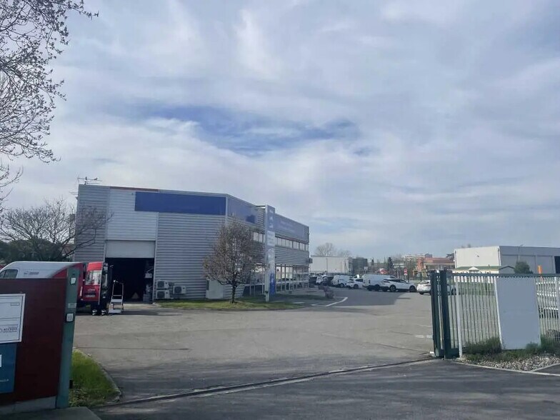 Local d’activités dans Toulouse à louer - Photo de l’immeuble – Image 2 sur 2