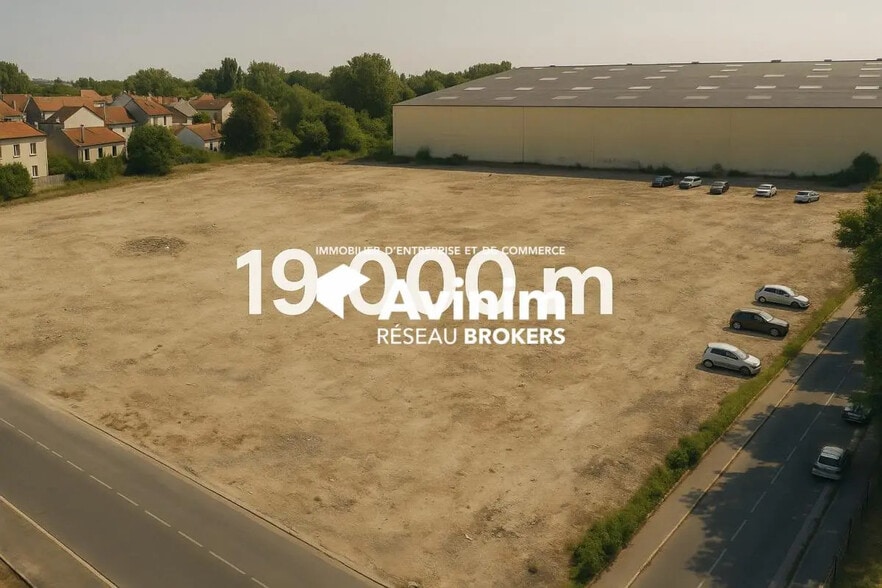 Terrain dans La Courneuve à louer - Photo de l’immeuble – Image 3 sur 3