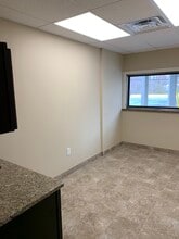 155 Middle Rd, Hazlet, NJ à louer Photo intérieure– Image 2 sur 4