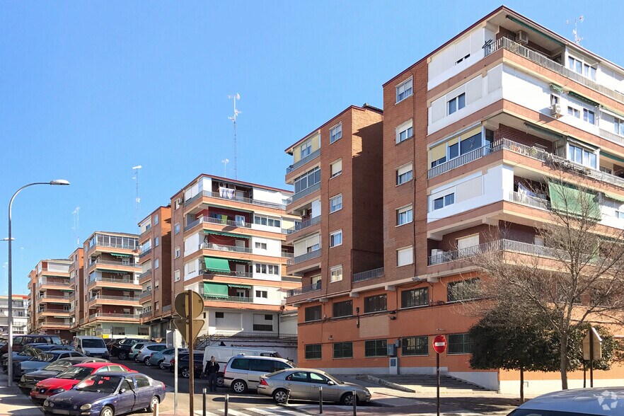 Calle Virgen de Icíar, 17, Alcorcón, Madrid à vendre - Photo de l’immeuble – Image 2 sur 3
