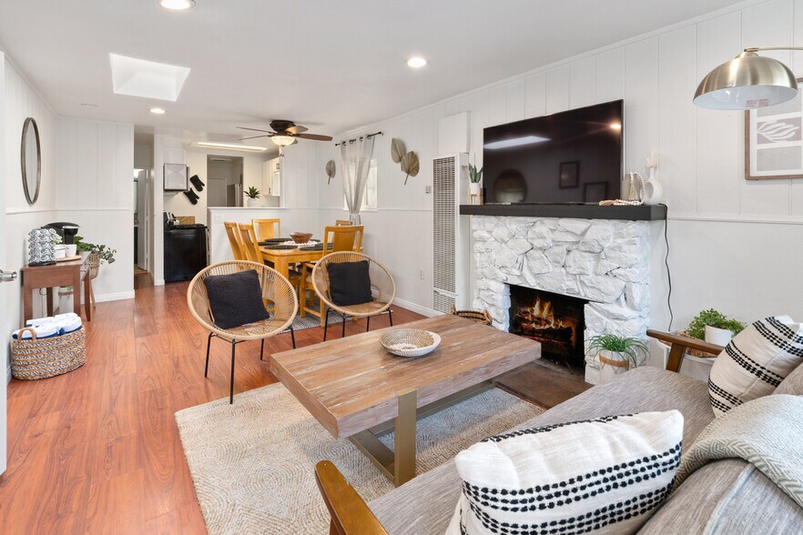818 Portsmouth Ct, San Diego, CA à vendre - Photo de l’immeuble – Image 3 sur 30