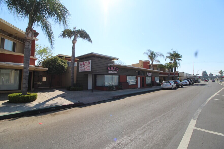 532-620 N Fulton St, Fresno, CA à vendre - Photo de l’immeuble – Image 2 sur 11