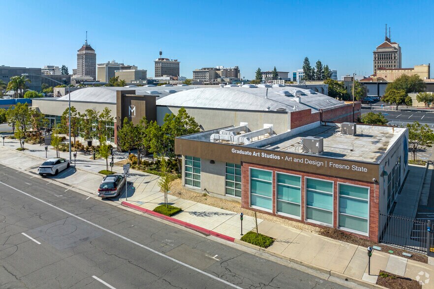 1419 M St, Fresno, CA à louer - Photo principale – Image 1 sur 15