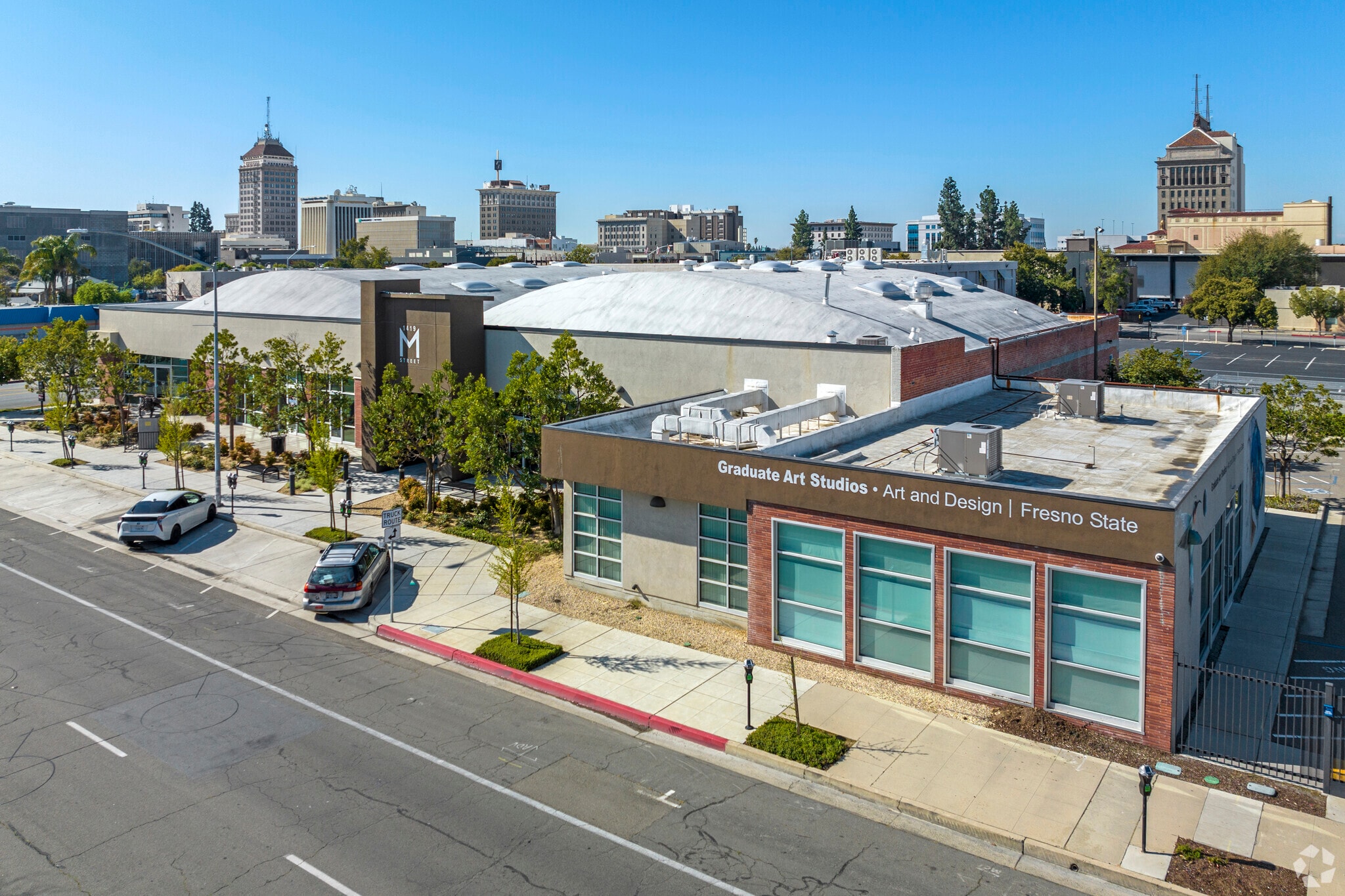 1419 M St, Fresno, CA à louer Photo principale– Image 1 sur 16