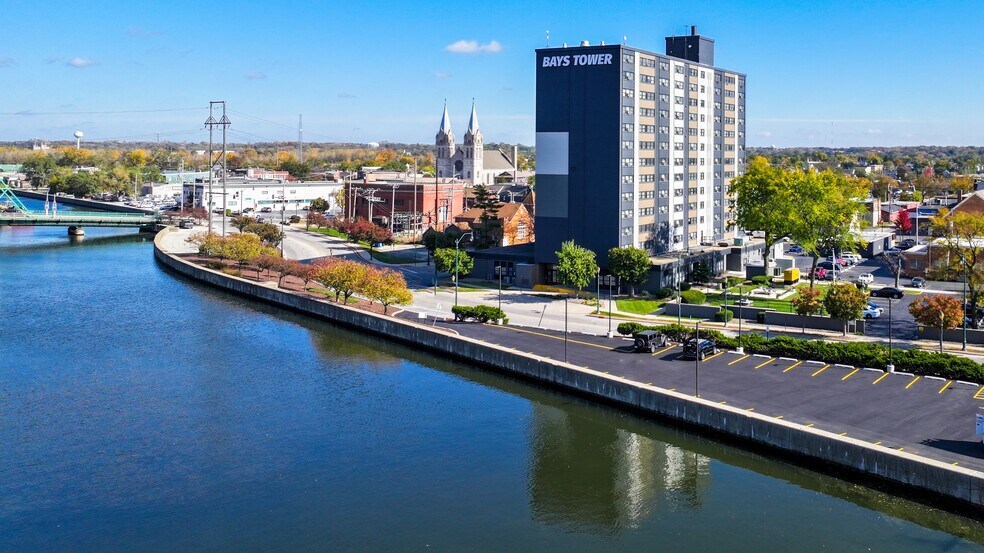 311 N Ottawa St, Joliet, IL à louer - Photo de l’immeuble – Image 3 sur 27