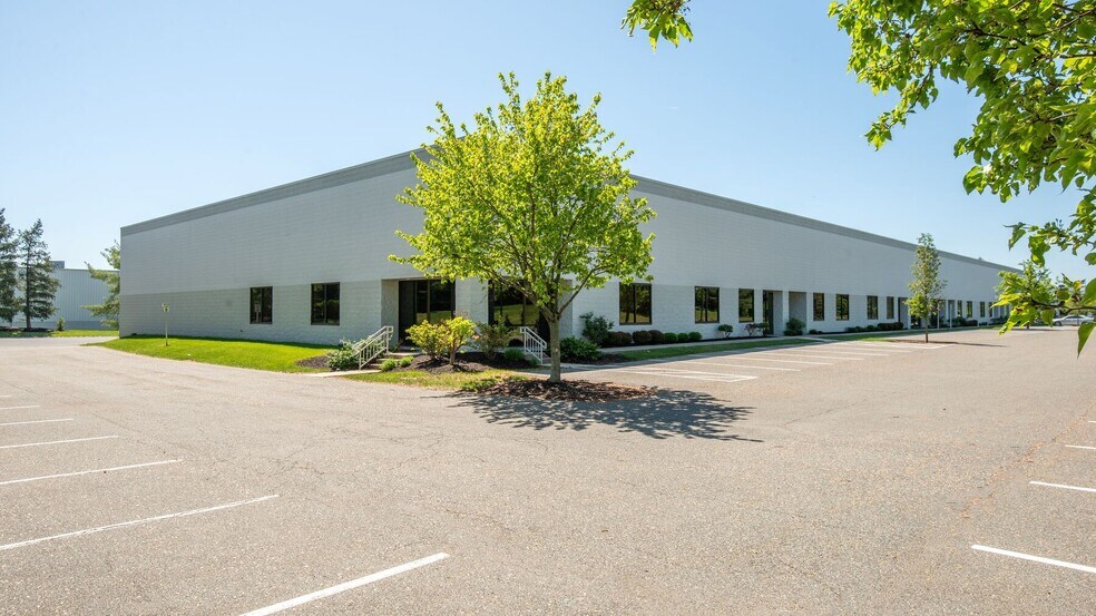 6540 Stonegate Dr, Allentown, PA à louer - Photo principale – Image 1 sur 10