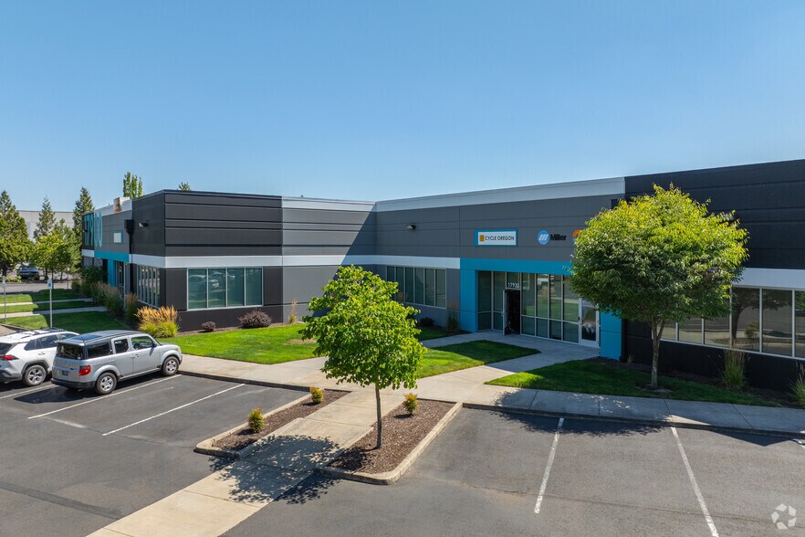 17900 NE Riverside Pkwy, Portland, OR à louer - Photo de l’immeuble – Image 3 sur 5