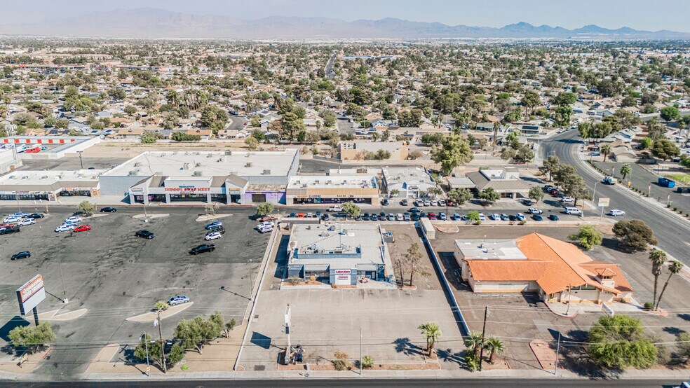 4550 E Charleston Blvd, Las Vegas, NV à louer - Photo de l’immeuble – Image 2 sur 13