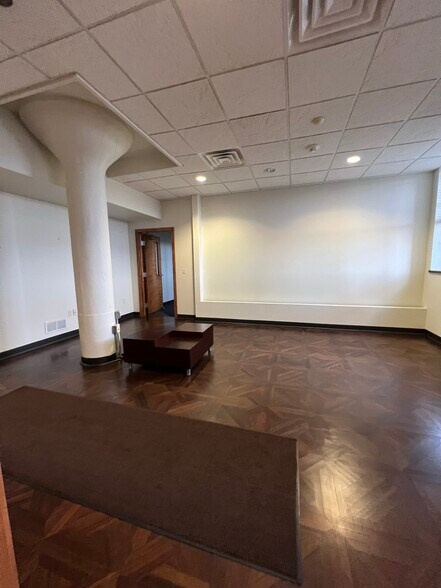 333 N Commercial St, Neenah, WI à louer - Photo intérieure – Image 2 sur 7