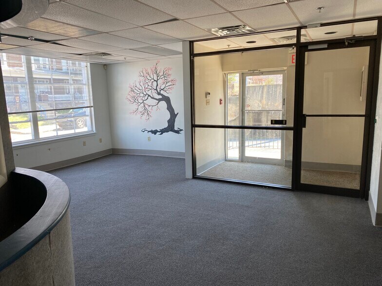 700 E Lancaster Ave, Reading, PA à vendre - Photo intérieure – Image 2 sur 7