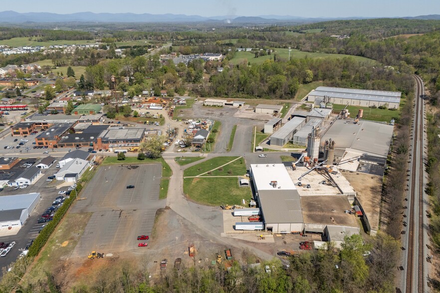 281 Kentucky Rd portefeuille de 14 biens à vendre sur LoopNet.fr - Aérien – Image 1 sur 3