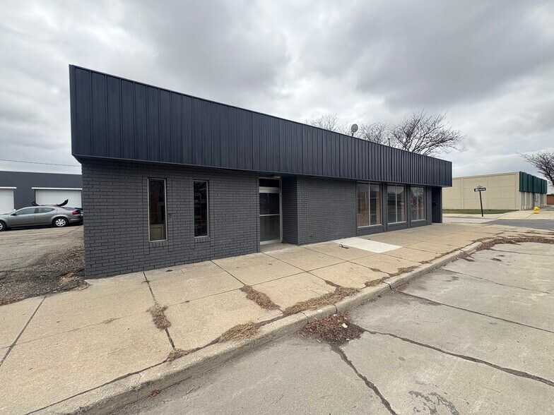2189 Eureka Rd, Wyandotte, MI à louer - Photo de l’immeuble – Image 2 sur 9