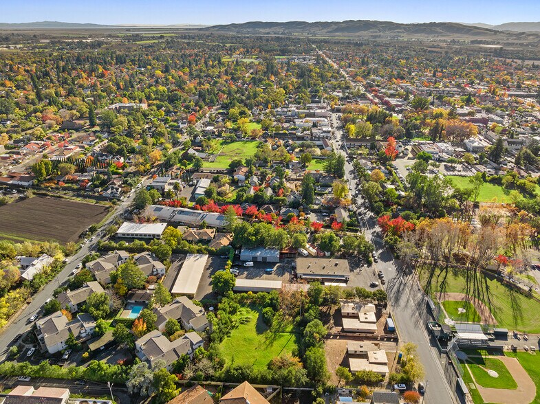 254 1st St E, Sonoma, CA à vendre - Photo de l’immeuble – Image 3 sur 26